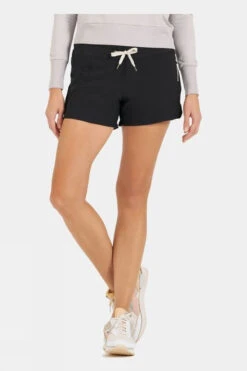 Vuori Womens Clementine 4" Shorts
